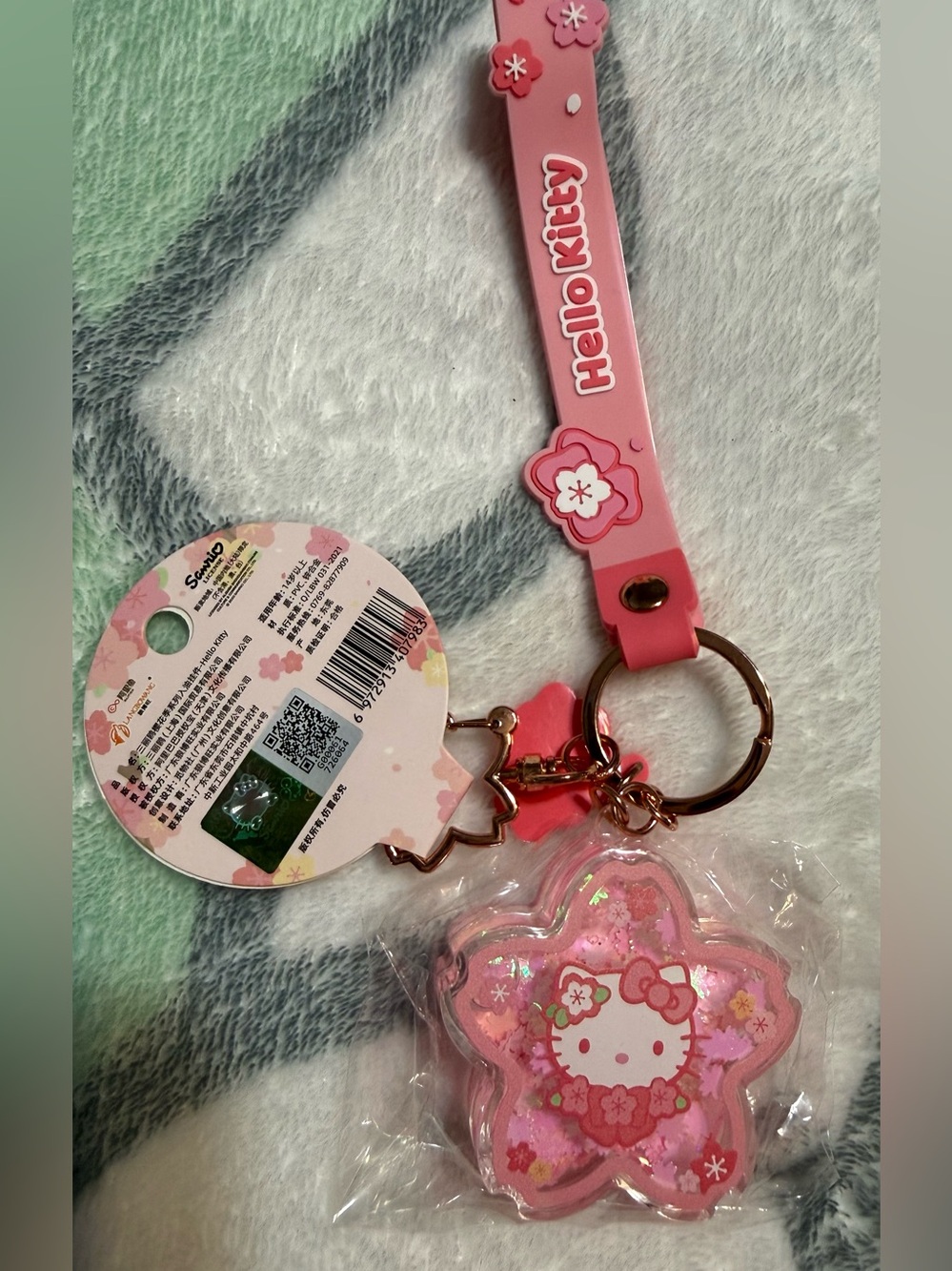 🆕 Hello Kitty Sakura keychain